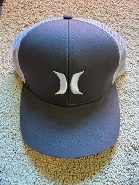 Hurley Gray and White Mesh Trucker Hat